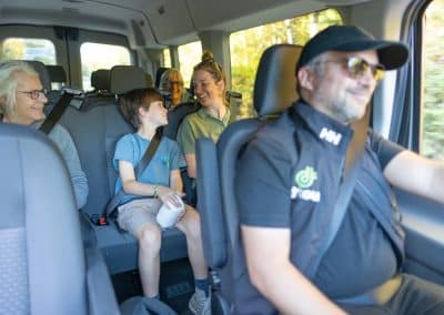 Guide-chauffeur privé D-Tour avec les visiteurs, immersion Ferme de la Colline Laurentides