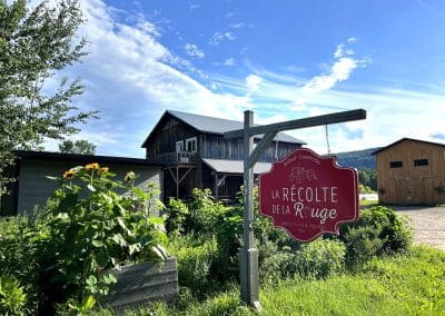 Visite ferme bio & miellerie | Mont-Tremblant | D-Tour